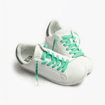 White leather sneakers with turquoise "James Bark" shoelaces